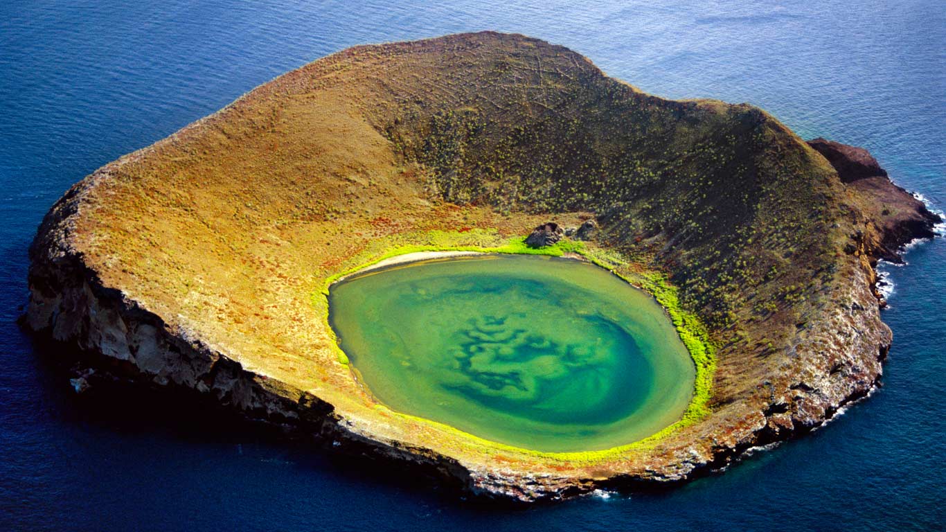 科隆群岛，圣地亚哥岛的火山口