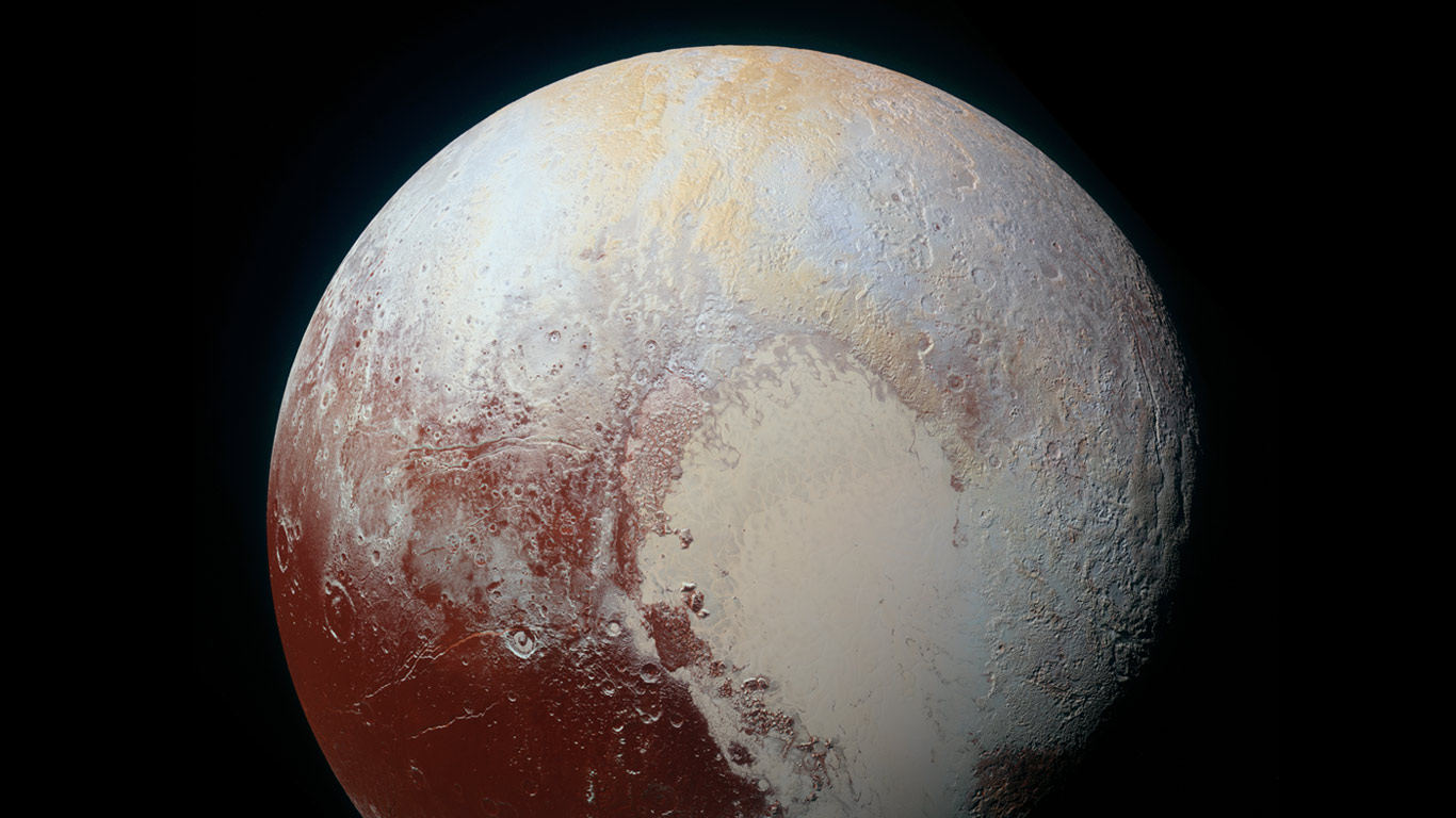 NASA新视野号宇宙飞船拍摄的一张色彩增强的冥王星照片 