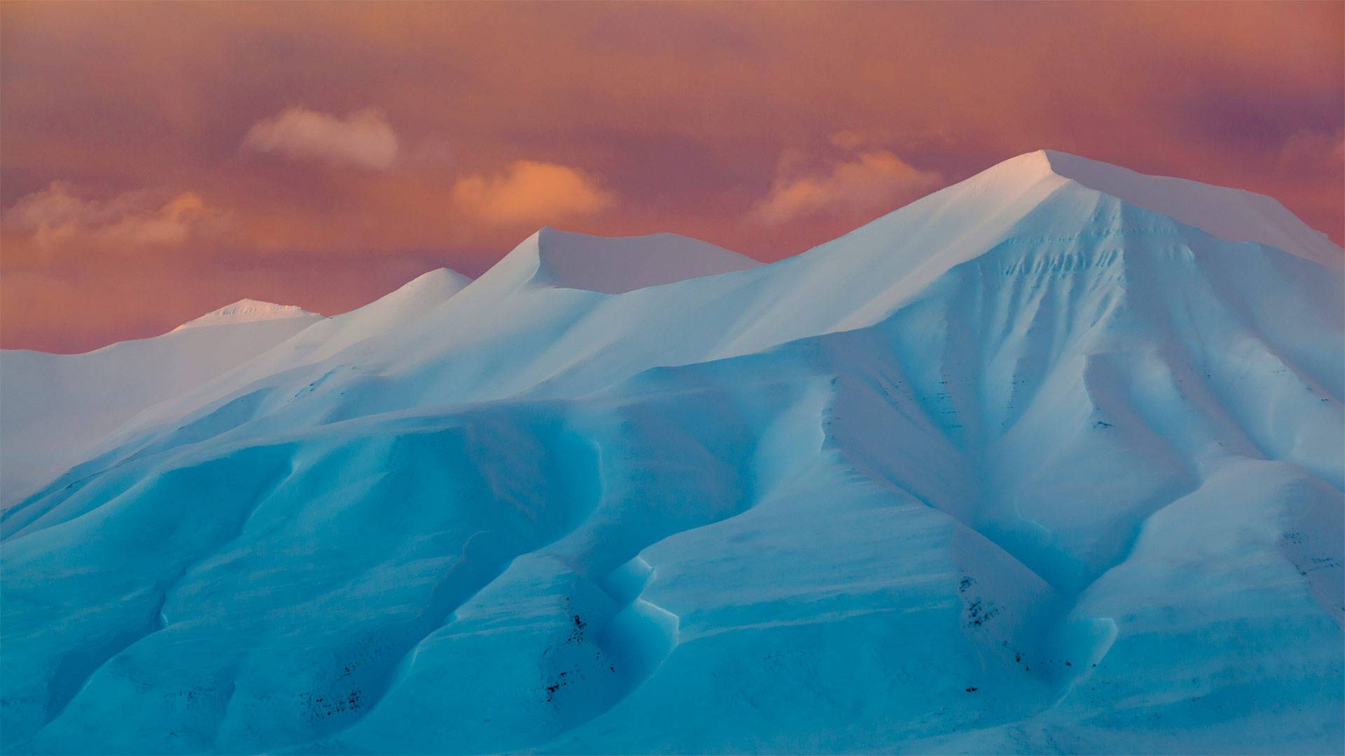 阿德温山谷的Hallwylfjellet山峰，挪威 