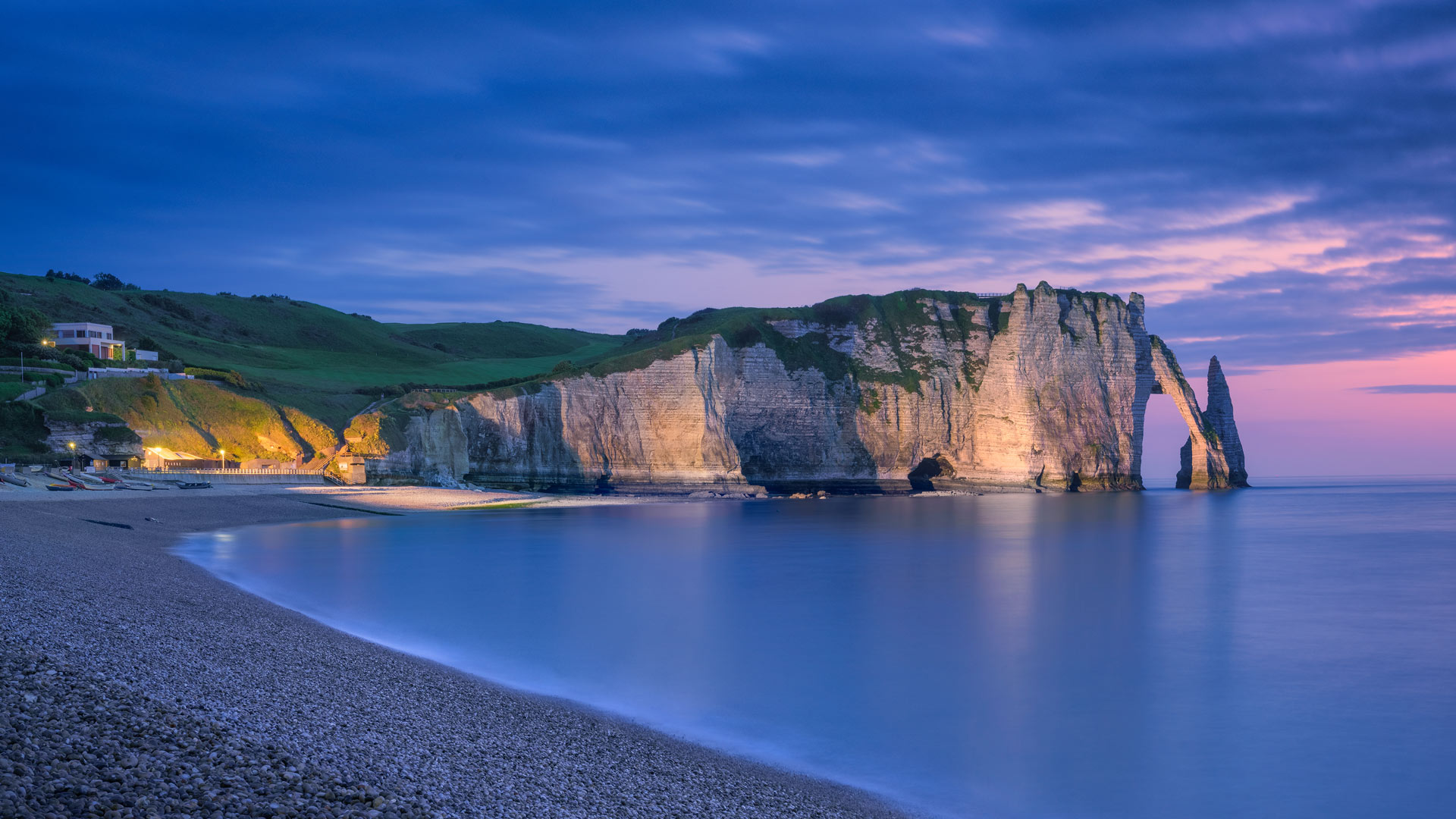 诺曼底登陆日The chalk cliffs of étretat, Normandy, France  