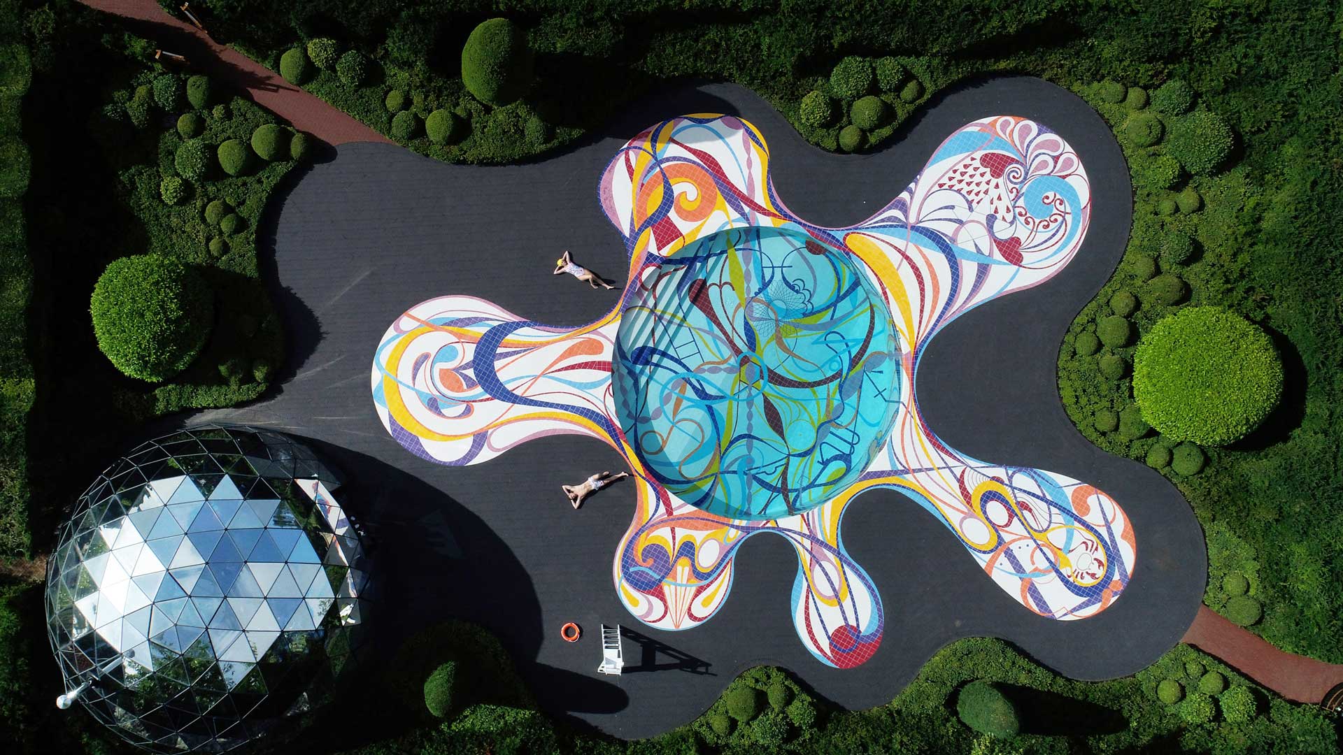 独一无二的一朵“水花”'朱庇特艺术园的“入口”水池，爱丁堡，苏格兰  