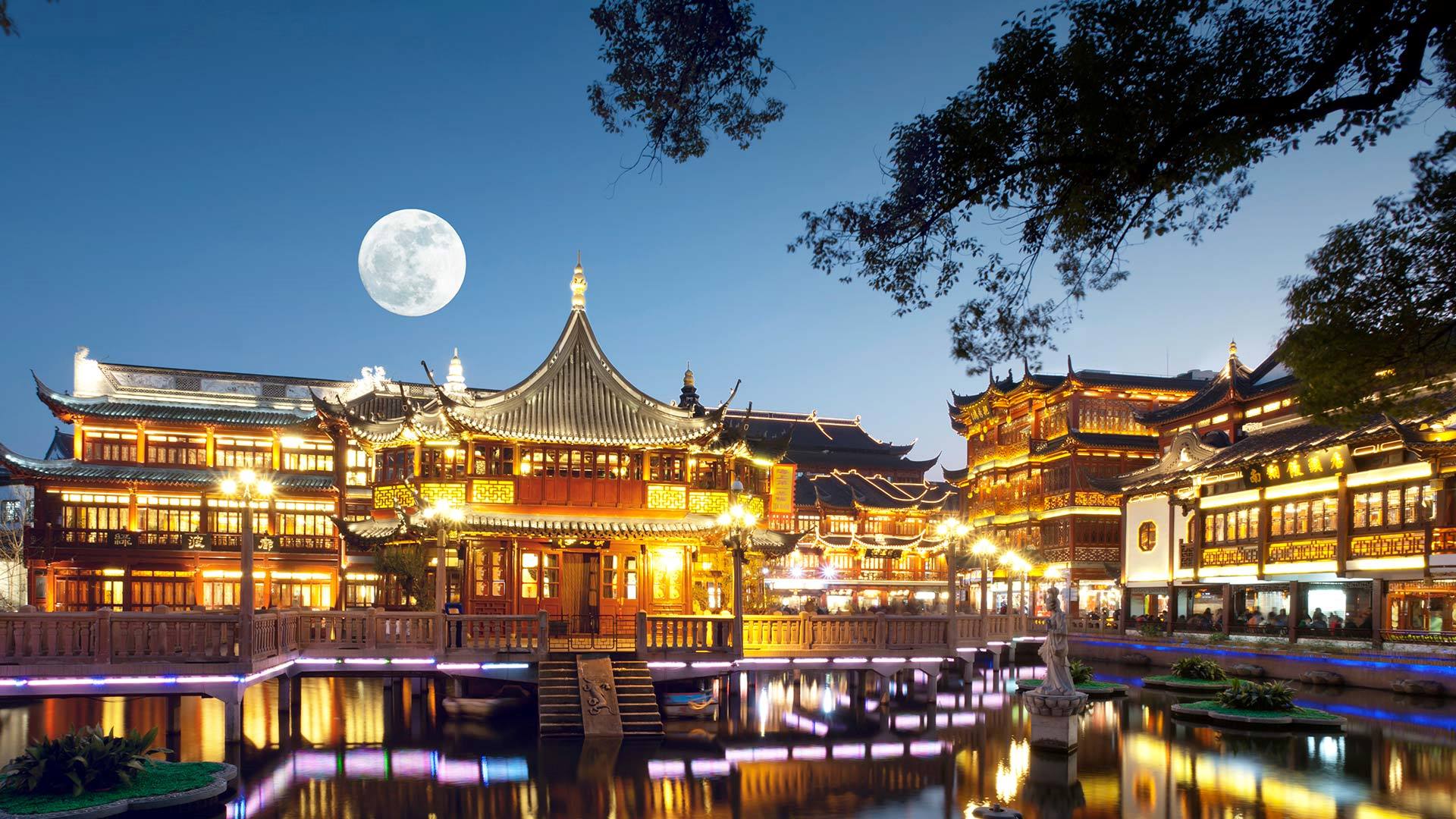 月圆之夜的豫园，上海，中国 