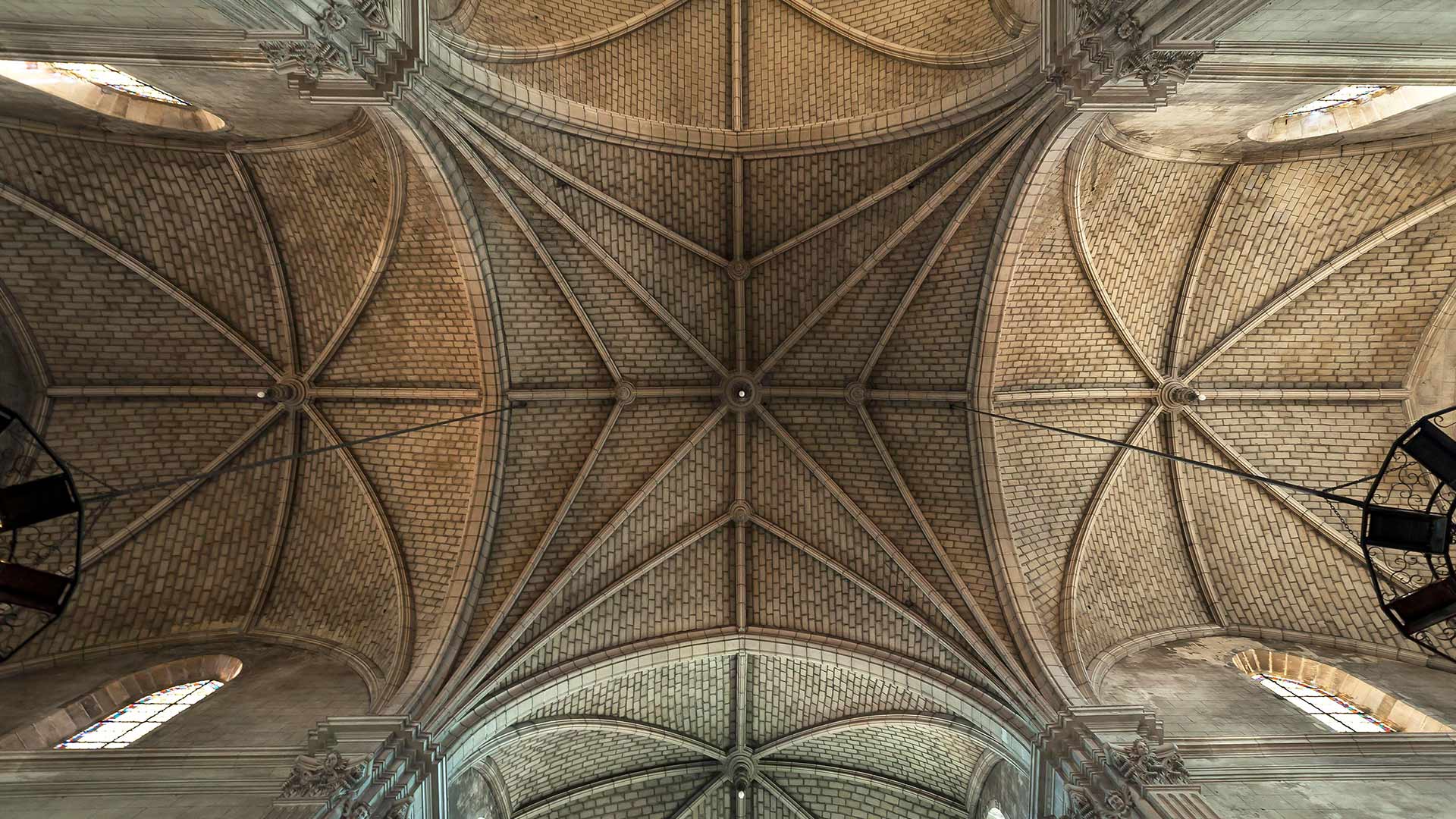 邦港圣母教堂拱顶，莱萨布勒多洛讷，法国